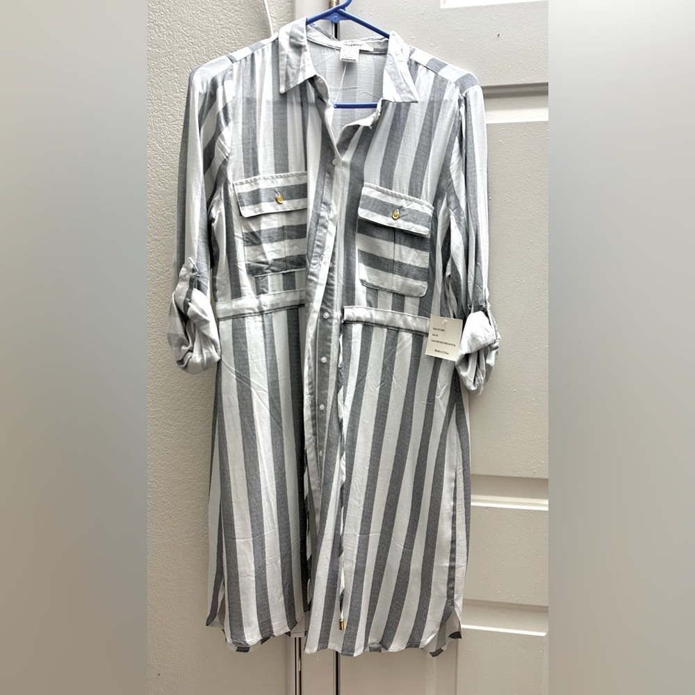 Size M/8, gray and white, unworn